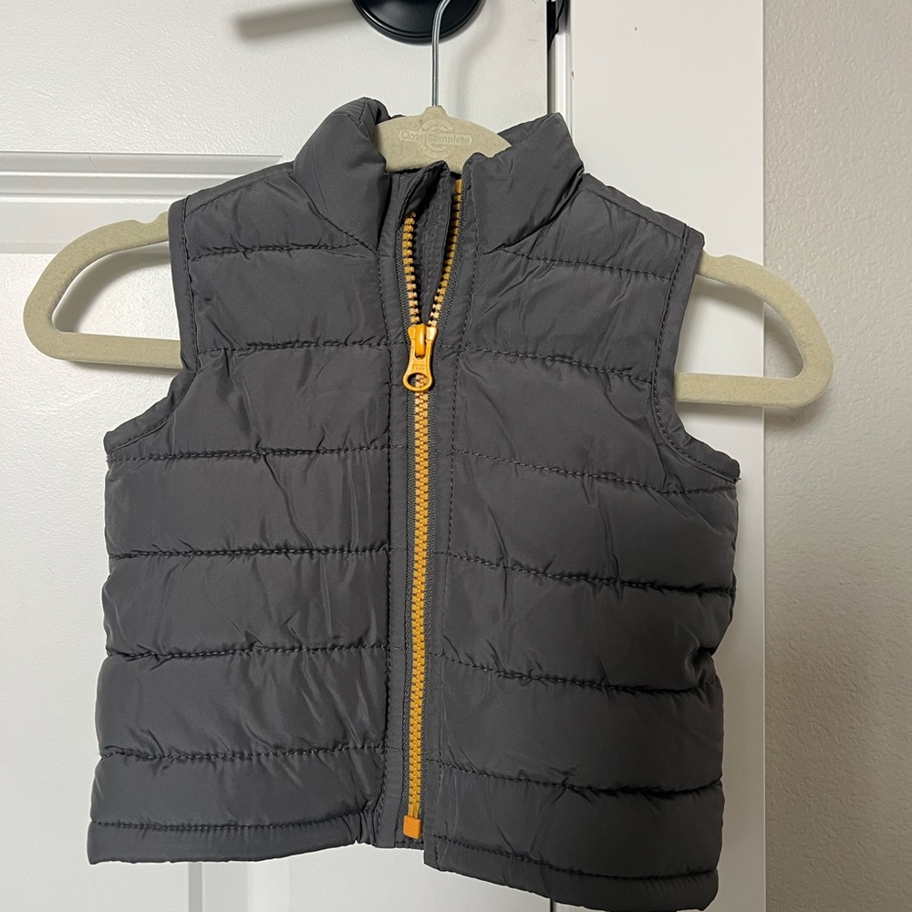Old Navy Infant Gray Puffer Vest Size 3-6m